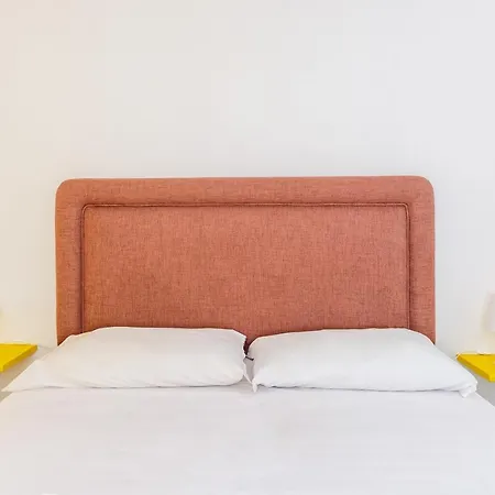 Romantic Place With Pines, Cats, Stunning View And Parking