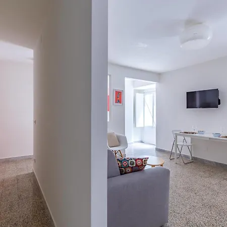 Romantic Place With Pines, Cats, Stunning View And Parking Neapol