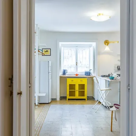 Romantic Place With Pines, Cats, Stunning View And Parking Neapol