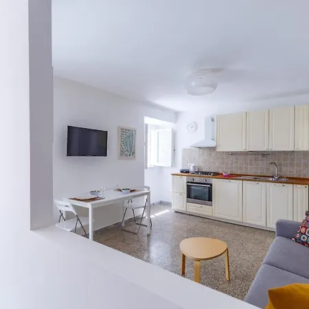 Apartament Romantic Place With Pines, Cats, Stunning View And Parking *