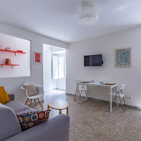 Romantic Place With Pines, Cats, Stunning View And Parking Neapol