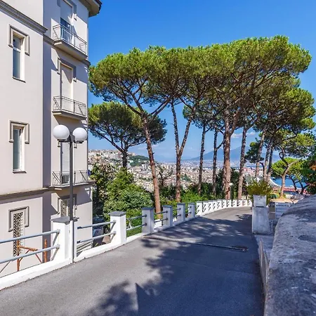 Romantic Place With Pines, Cats, Stunning View And Parking Napoli