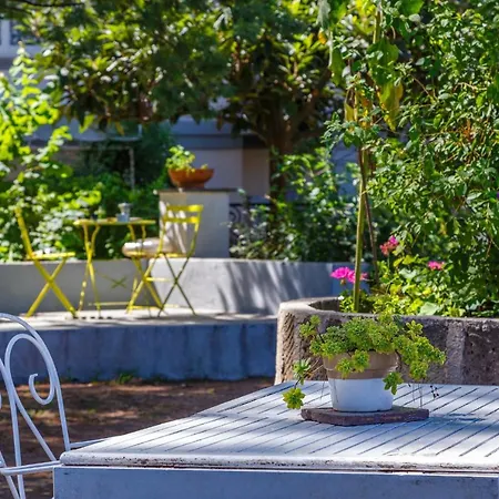 Apartament Romantic Place With Pines, Cats, Stunning View And Parking Neapol