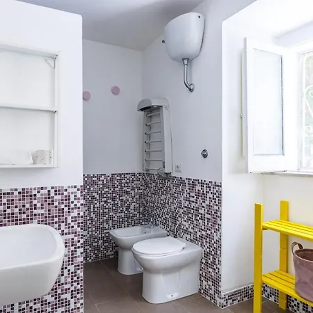 Romantic Place With Pines, Cats, Stunning View And Parking