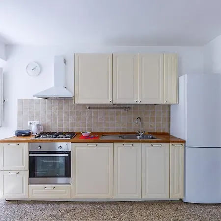 Romantic Place With Pines, Cats, Stunning View And Parking Neapol