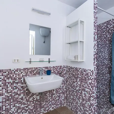 Romantic Place With Pines, Cats, Stunning View And Parking