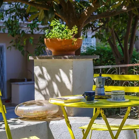 Romantic Place With Pines, Cats, Stunning View And Parking Napoli