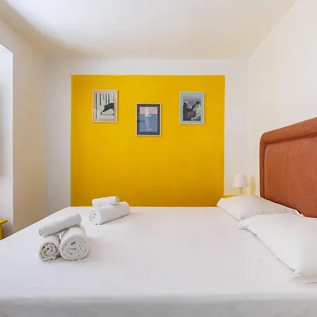 Romantic Place With Pines, Cats, Stunning View And Parking