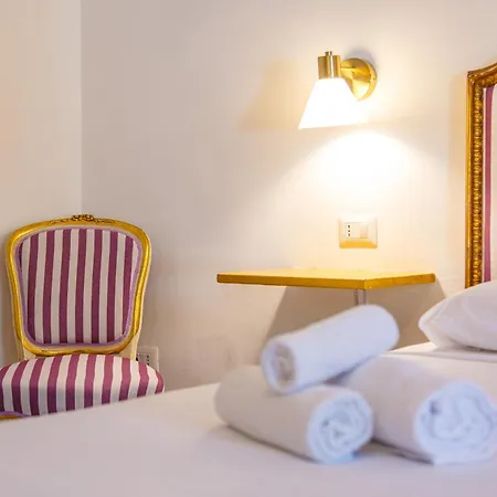 Romantic Place With Pines, Cats, Stunning View And Parking