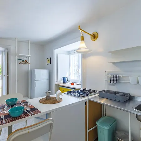 Romantic Place With Pines, Cats, Stunning View And Parking Neapol