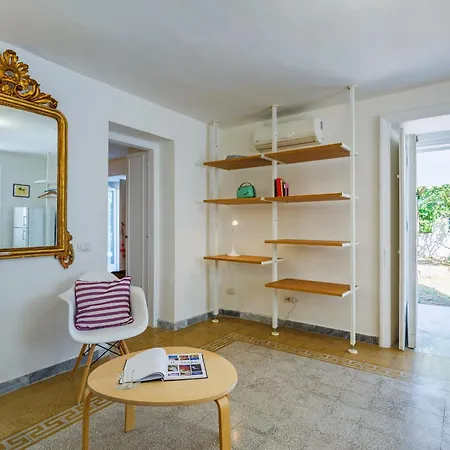 Romantic Place With Pines, Cats, Stunning View And Parking Appartamento *