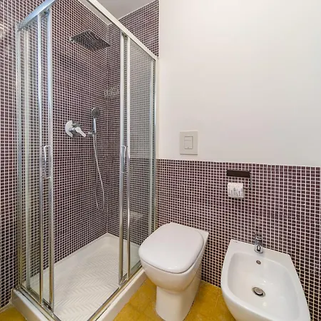 Romantic Place With Pines, Cats, Stunning View And Parking Appartamento