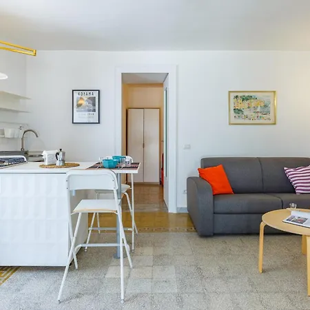 Romantic Place With Pines, Cats, Stunning View And Parking