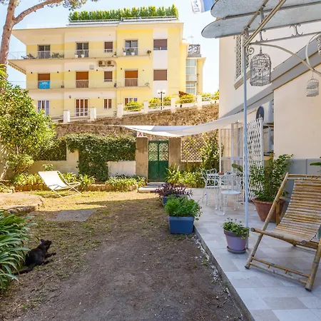 Apartament Romantic Place With Pines, Cats, Stunning View And Parking