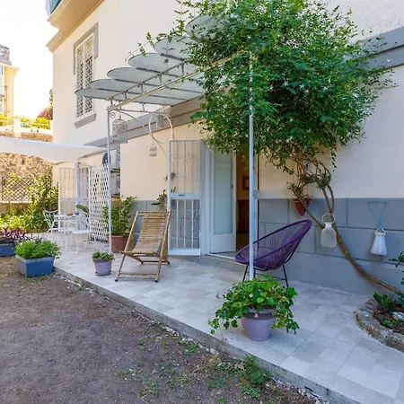 Romantic Place With Pines, Cats, Stunning View And Parking Neapol