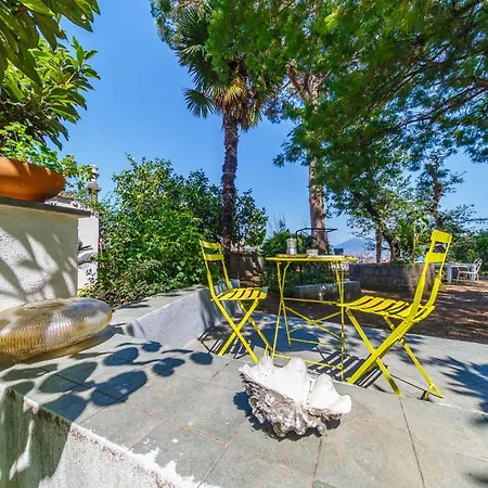 Apartament Romantic Place With Pines, Cats, Stunning View And Parking